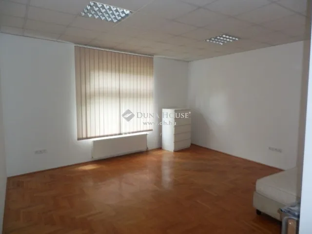 Eladó kereskedelmi és ipari ingatlan Budapest XI. kerület, Sasad-Sashegy XI. ker. 169 nm