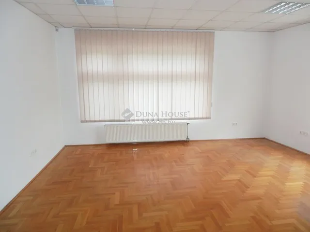 Eladó kereskedelmi és ipari ingatlan Budapest XI. kerület, Sasad-Sashegy XI. ker. 169 nm