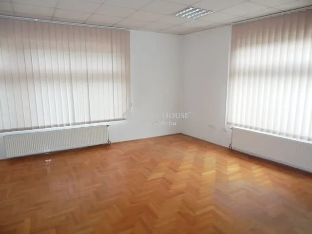 Eladó kereskedelmi és ipari ingatlan Budapest XI. kerület, Sasad-Sashegy XI. ker. 169 nm