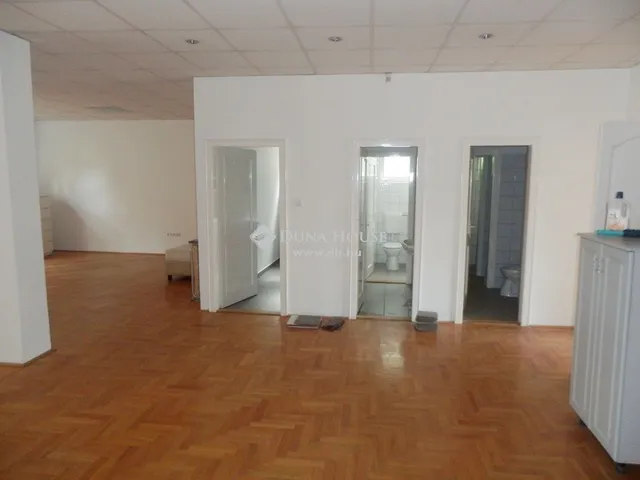 Eladó kereskedelmi és ipari ingatlan Budapest XI. kerület, Sasad-Sashegy XI. ker. 169 nm