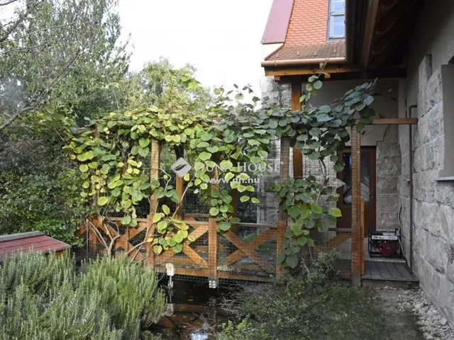 Eladó ház Budajenő 600 nm