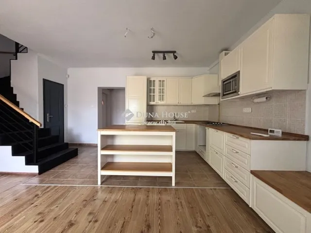 Eladó lakás Üllő 72 nm