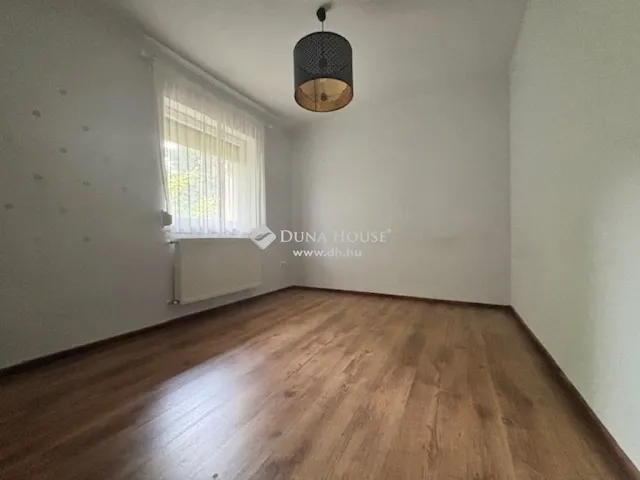 Eladó lakás Üllő 72 nm
