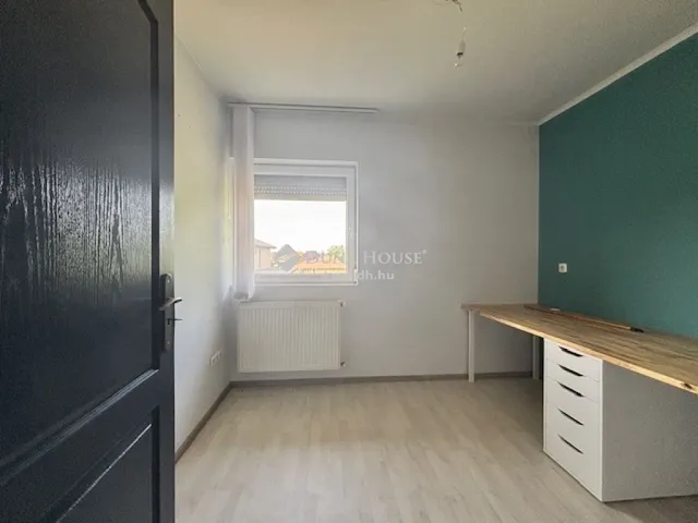 Eladó lakás Üllő 72 nm
