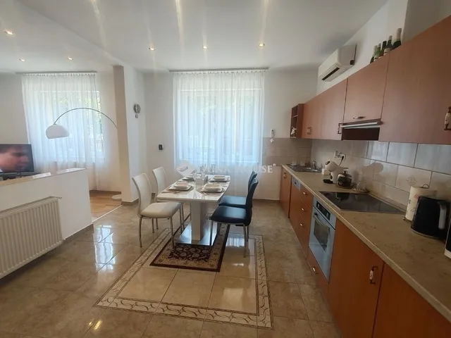 Eladó ház Budapest XV. kerület, Rákospalota 140 nm