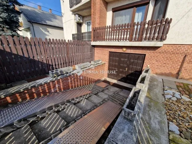 Eladó ház Budapest XVIII. kerület 180 nm