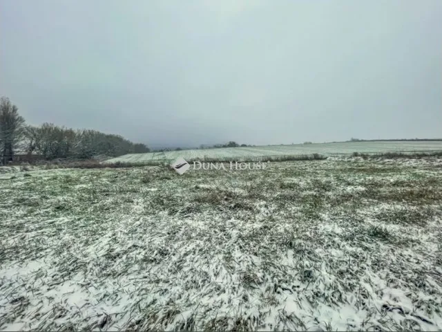 Eladó telek Üröm 855 nm