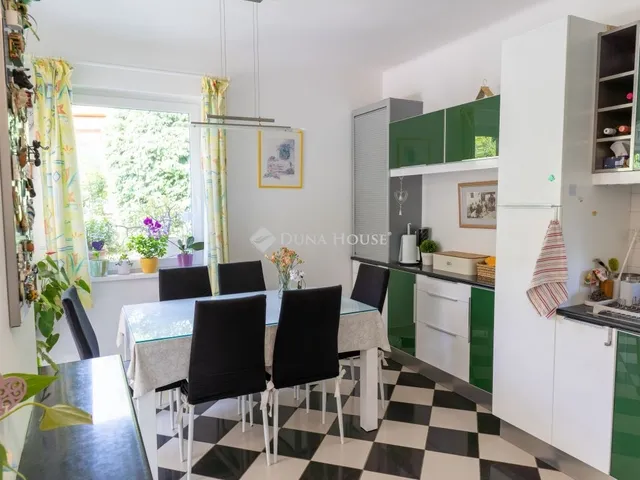 Eladó ház Budapest II. kerület, Budaliget 360 nm