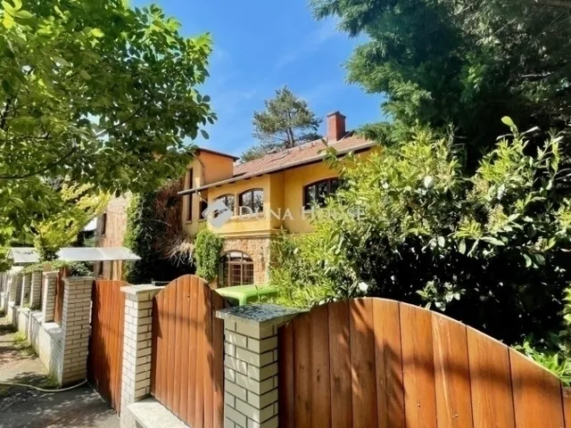 Eladó ház Budapest II. kerület, Széphalom 367 nm