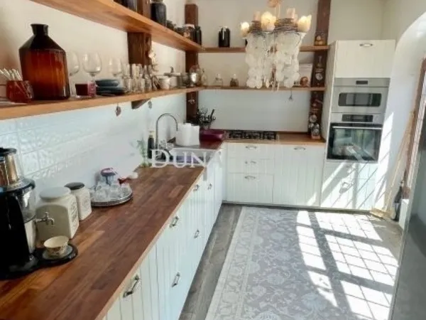 Eladó ház Budapest II. kerület, Széphalom 367 nm