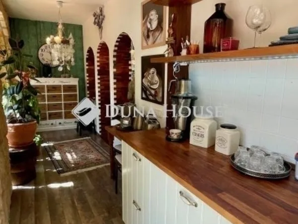 Eladó ház Budapest II. kerület, Széphalom 367 nm