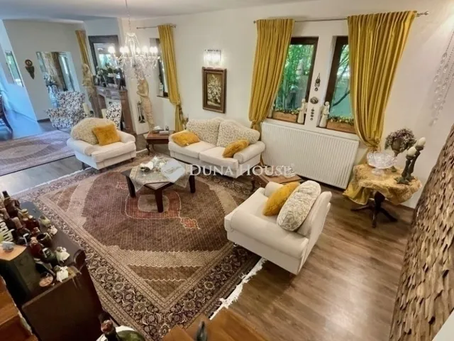 Eladó ház Budapest II. kerület, Széphalom 367 nm