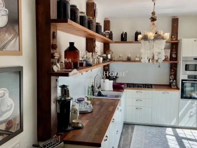 Eladó ház Budapest II. kerület, Széphalom 367 nm