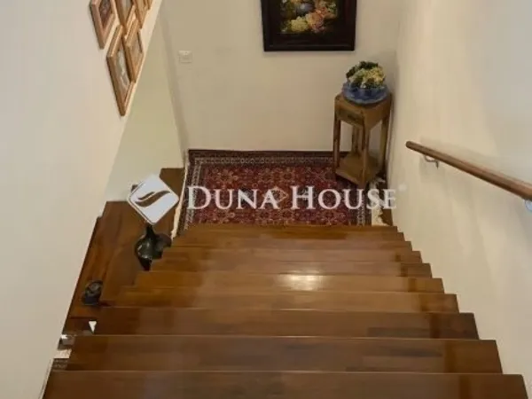 Eladó ház Budapest II. kerület, Széphalom 367 nm