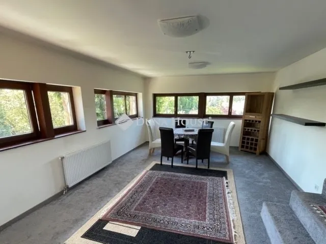 Eladó ház Budapest II. kerület, Széphalom 367 nm