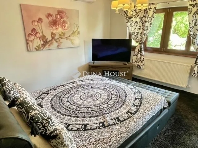 Eladó ház Budapest II. kerület, Széphalom 367 nm