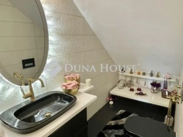 Eladó ház Budapest II. kerület, Széphalom 367 nm