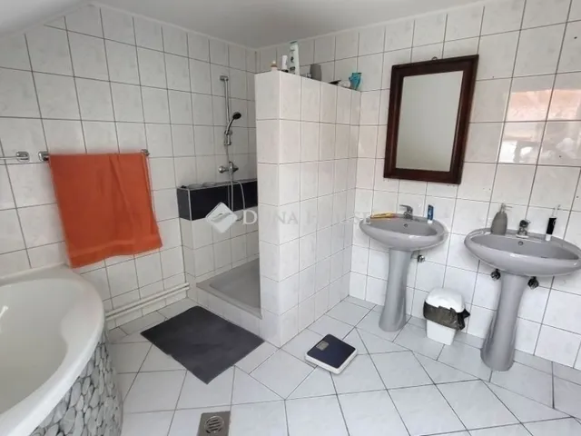 Eladó ház Budapest III. kerület 189 nm