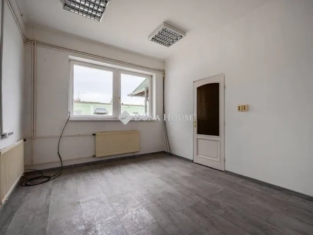 Eladó kereskedelmi és ipari ingatlan Budapest III. kerület 810 nm