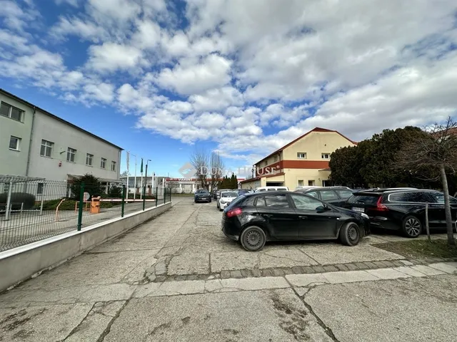 Eladó kereskedelmi és ipari ingatlan Budapest IX. kerület 610 nm