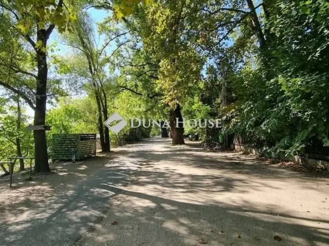 Eladó üdülő és hétvégi ház Budapest III. kerület, Római-part 950 nm