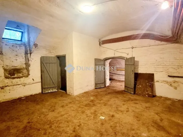 Eladó kereskedelmi és ipari ingatlan Budapest IX. kerület 220 nm