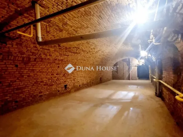 Eladó kereskedelmi és ipari ingatlan Budapest IX. kerület 220 nm