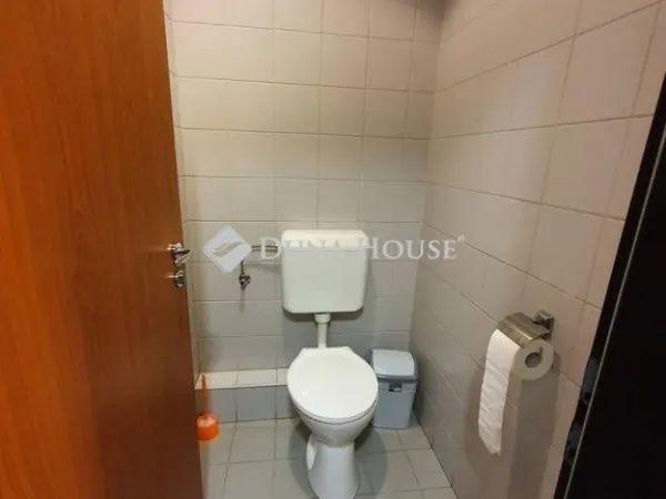 Eladó kereskedelmi és ipari ingatlan Budapest IV. kerület, Újpest 75 nm