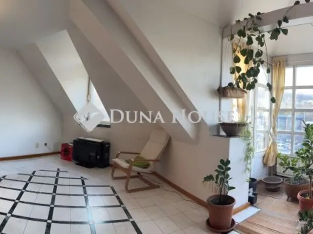 Eladó lakás Budapest III. kerület 105 nm