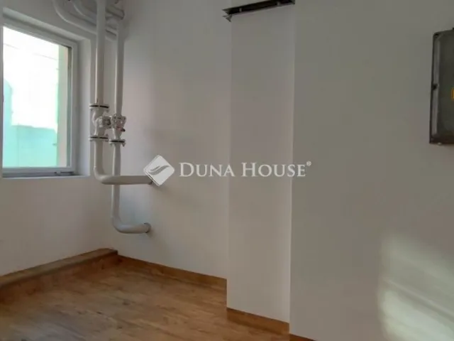 Eladó kereskedelmi és ipari ingatlan Budapest III. kerület, Kaszásdűlő 9080 nm