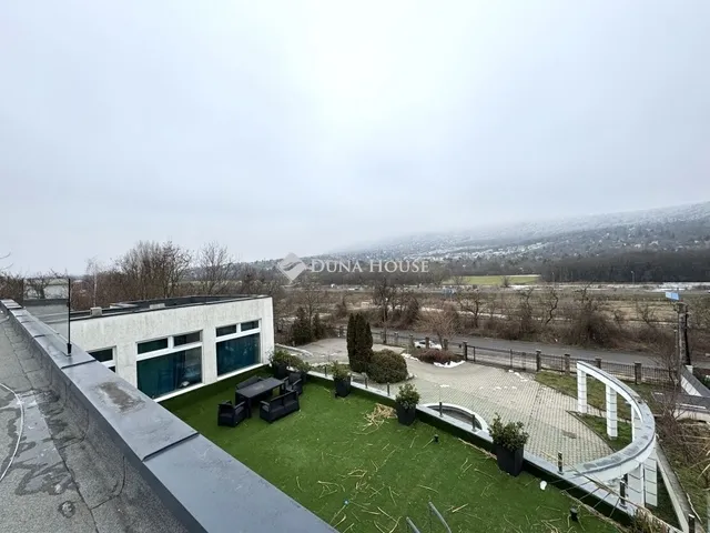 Eladó ház Budapest III. kerület 800 nm