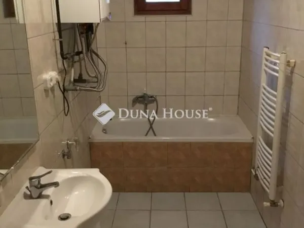 Eladó kereskedelmi és ipari ingatlan Budapest IV. kerület, Újpest 840 nm