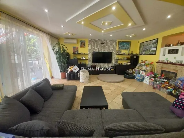 Eladó ház Vecsés 265 nm