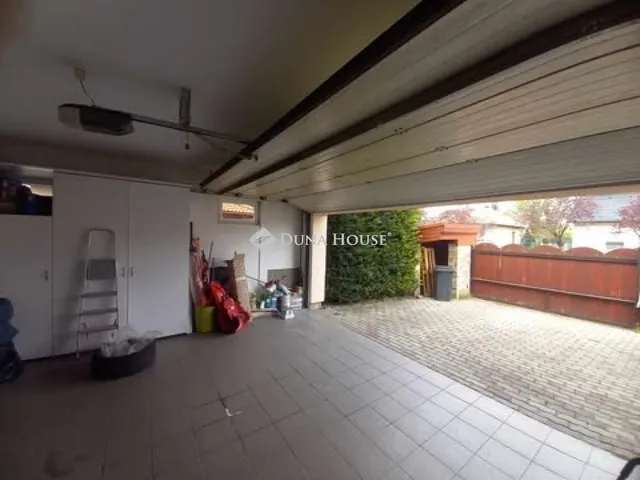 Eladó ház Vecsés 265 nm