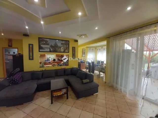 Eladó ház Vecsés 265 nm