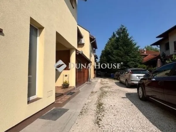 Eladó lakás Üllő 72 nm