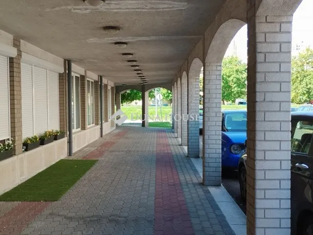 Eladó kereskedelmi és ipari ingatlan Budapest XIV. kerület, Zugló 129 nm