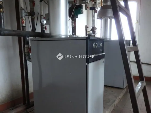 Eladó kereskedelmi és ipari ingatlan Budapest XIV. kerület 4393 nm