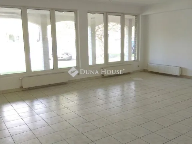 Eladó kereskedelmi és ipari ingatlan Budapest XIV. kerület 273 nm