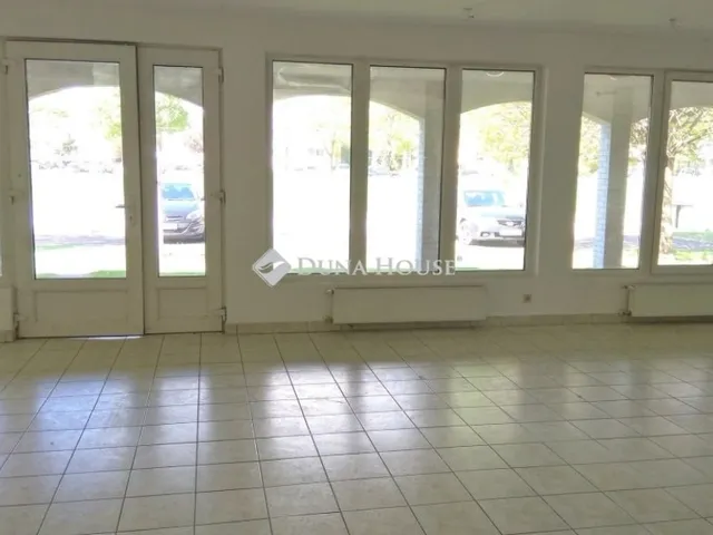 Eladó kereskedelmi és ipari ingatlan Budapest XIV. kerület 273 nm