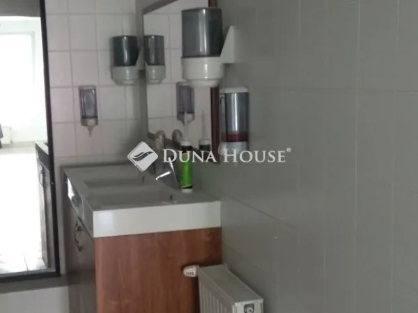 Eladó kereskedelmi és ipari ingatlan Budapest XIV. kerület 273 nm