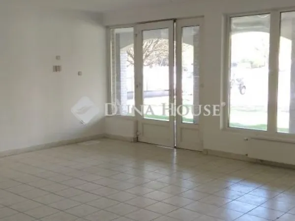 Eladó kereskedelmi és ipari ingatlan Budapest XIV. kerület 273 nm