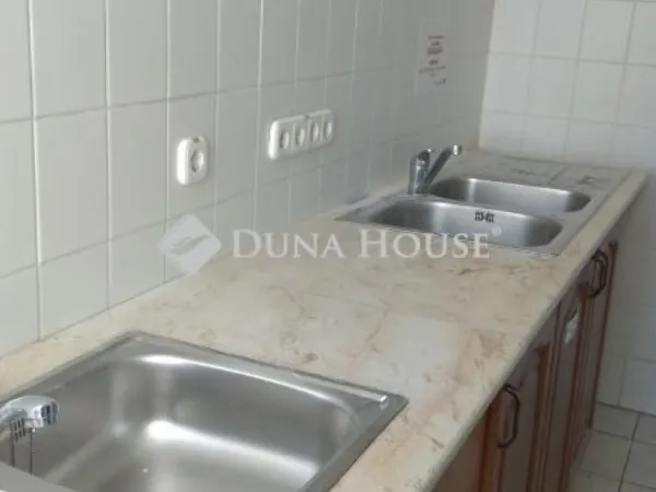 Eladó kereskedelmi és ipari ingatlan Budapest XIV. kerület 273 nm