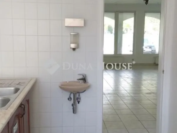 Eladó kereskedelmi és ipari ingatlan Budapest XIV. kerület 273 nm