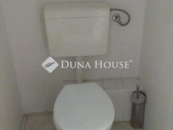 Eladó kereskedelmi és ipari ingatlan Budapest XIV. kerület 273 nm