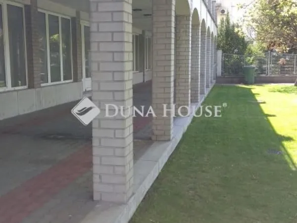 Eladó kereskedelmi és ipari ingatlan Budapest XIV. kerület 273 nm