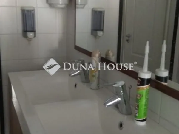 Eladó kereskedelmi és ipari ingatlan Budapest XIV. kerület 273 nm