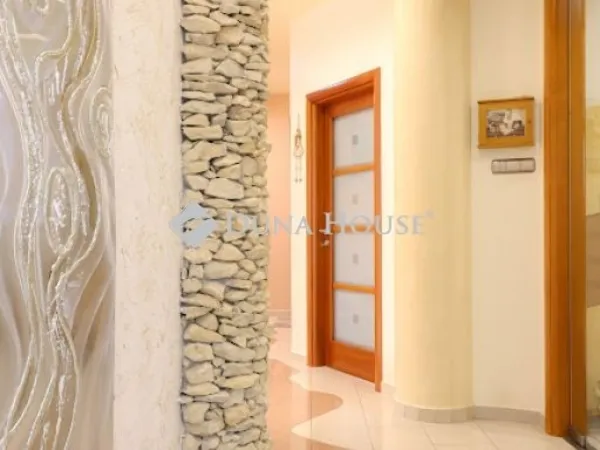 Kiadó ház Budapest XVIII. kerület 336 nm