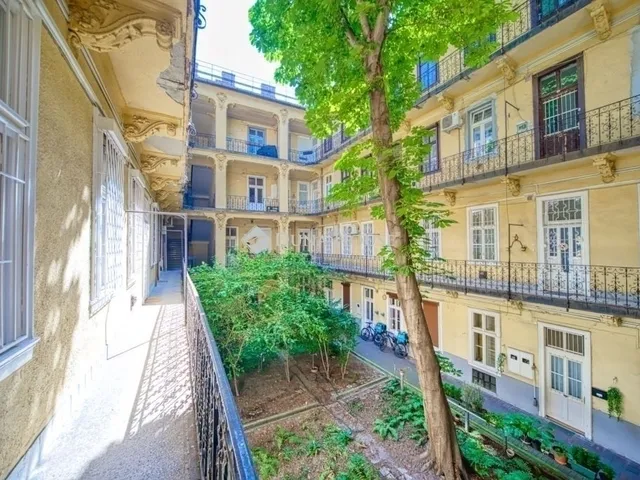 Eladó lakás Budapest VIII. kerület, II. János Pál pápa tér 69 nm