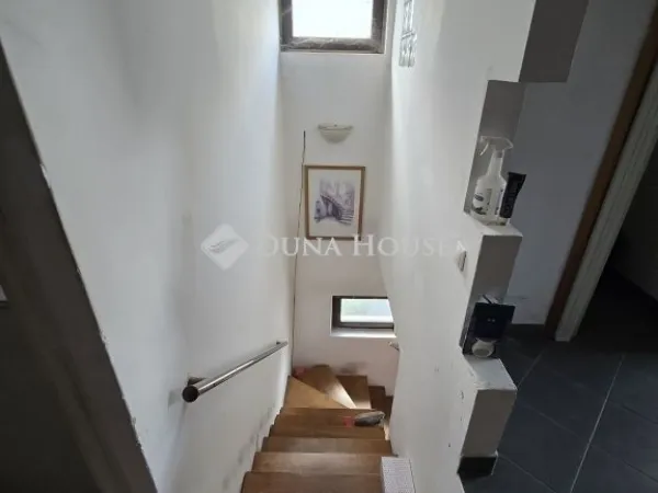 Eladó ház Budapest XVI. kerület, Kisszentmihály 260 nm
